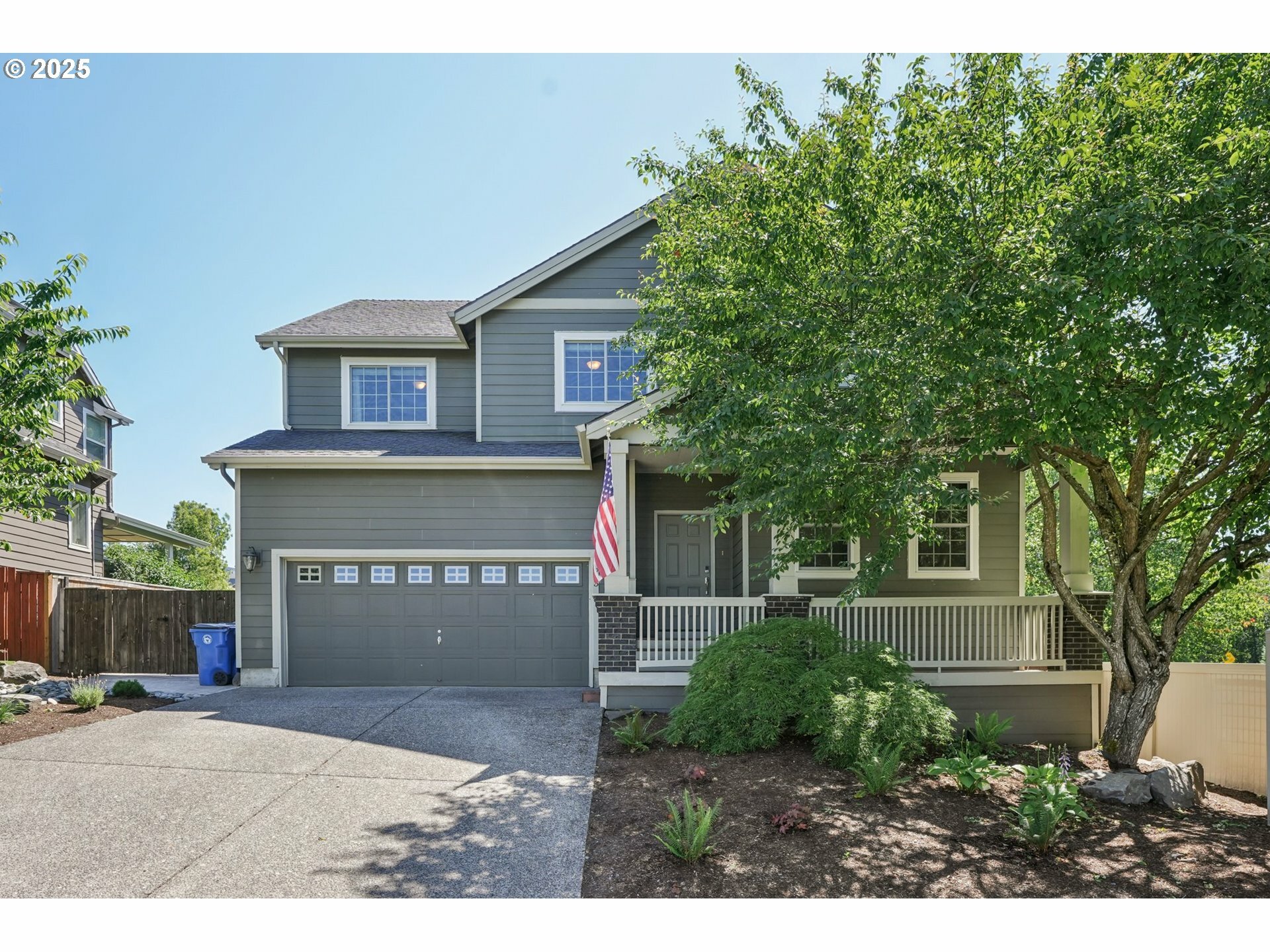 Property Photo: 813 NW Klickitat St WA 98607