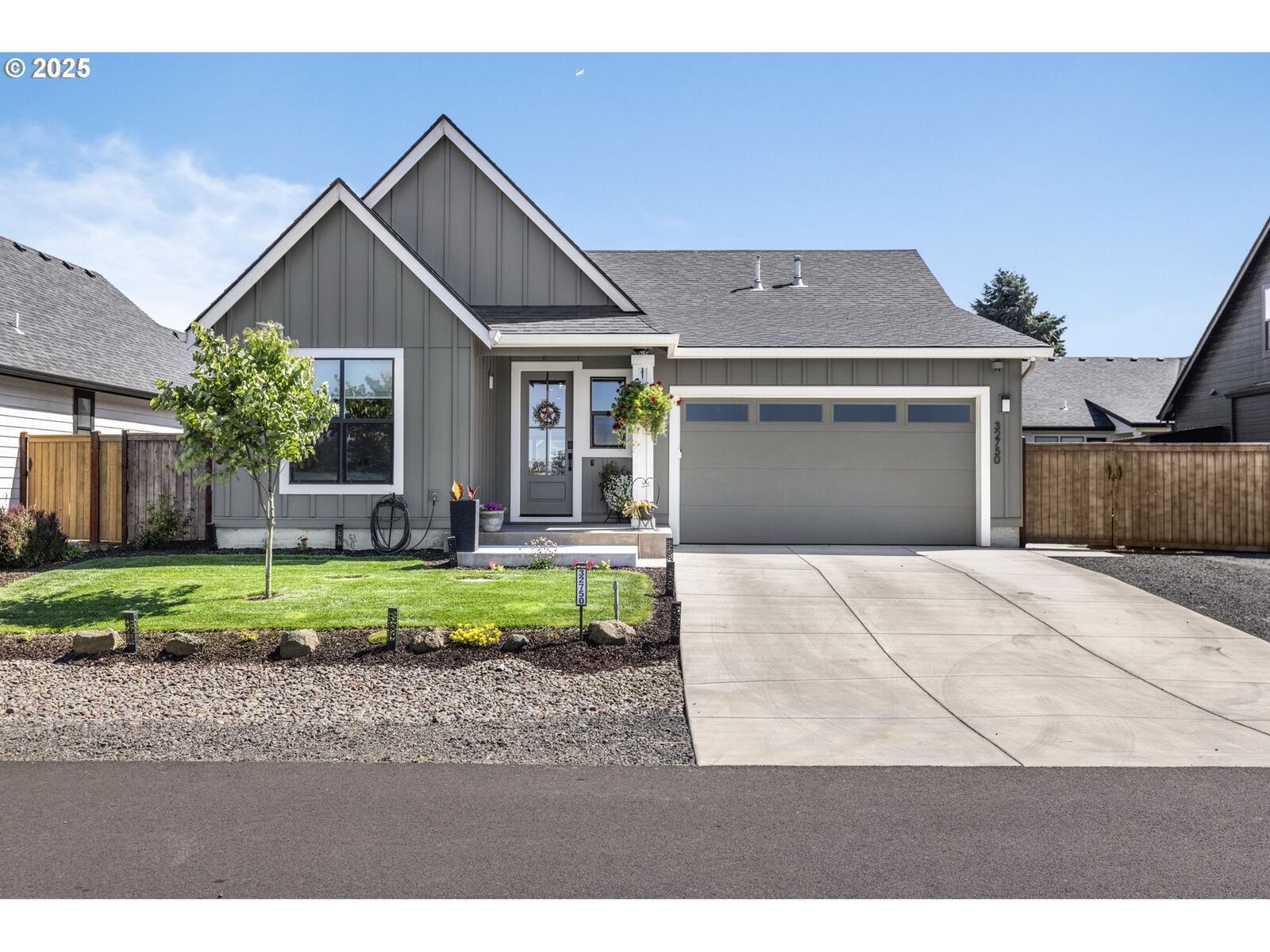 Property Photo: 32750 Macy St OR 97408