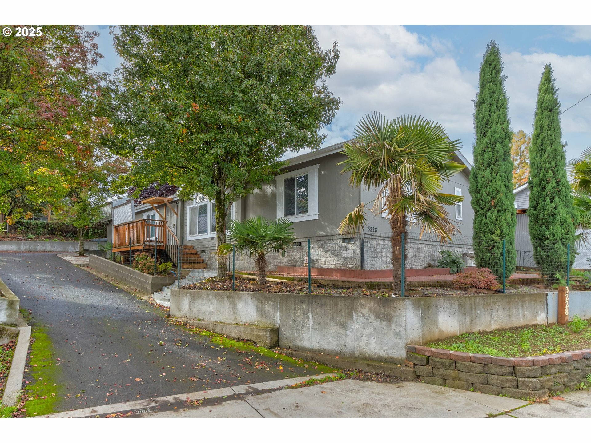 3228 NE Lombard St  Portland OR 97211 photo
