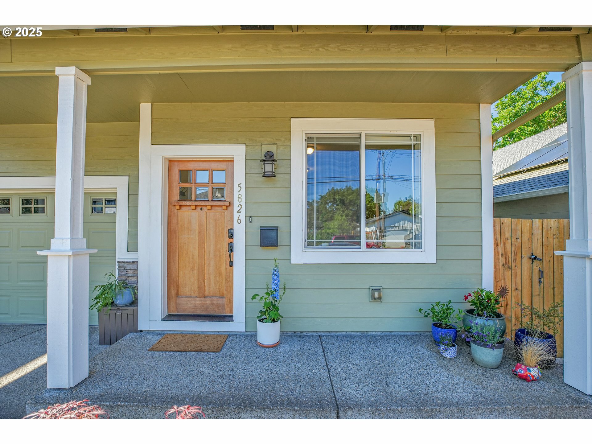 Property Photo:  5826 SE Flavel St  OR 97206 