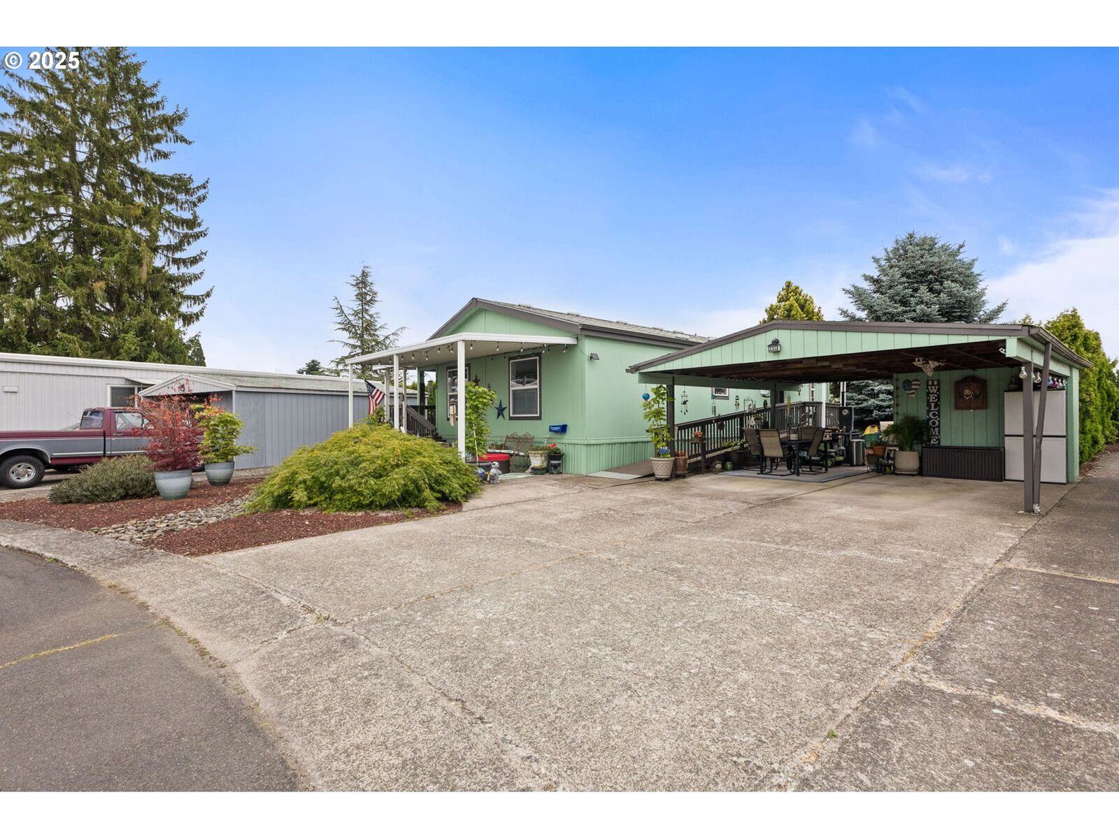 Property Photo: 2232 42nd Ave OR 97317