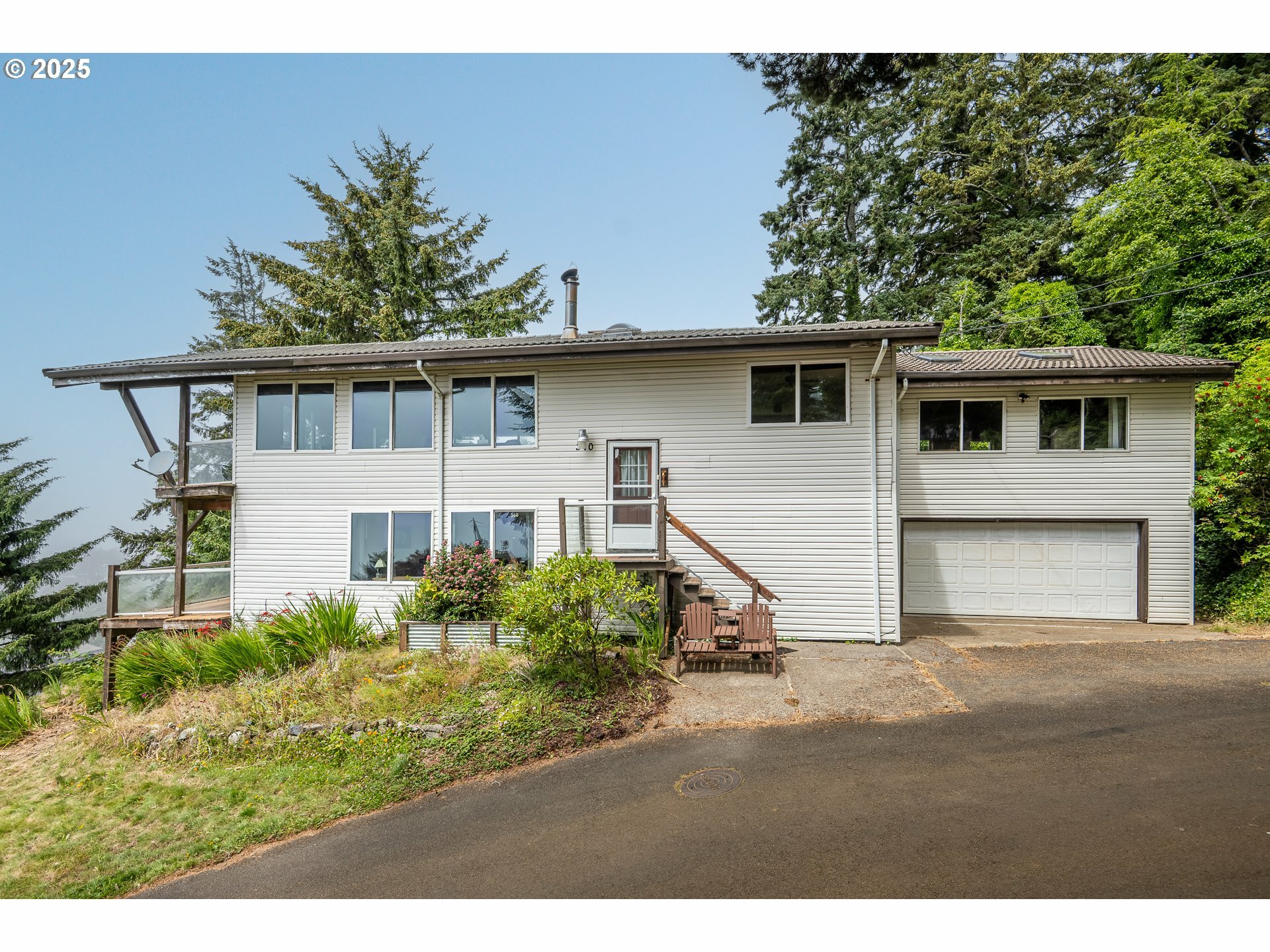 Property Photo: 340 NE Vista Terrace Ave OR 97341