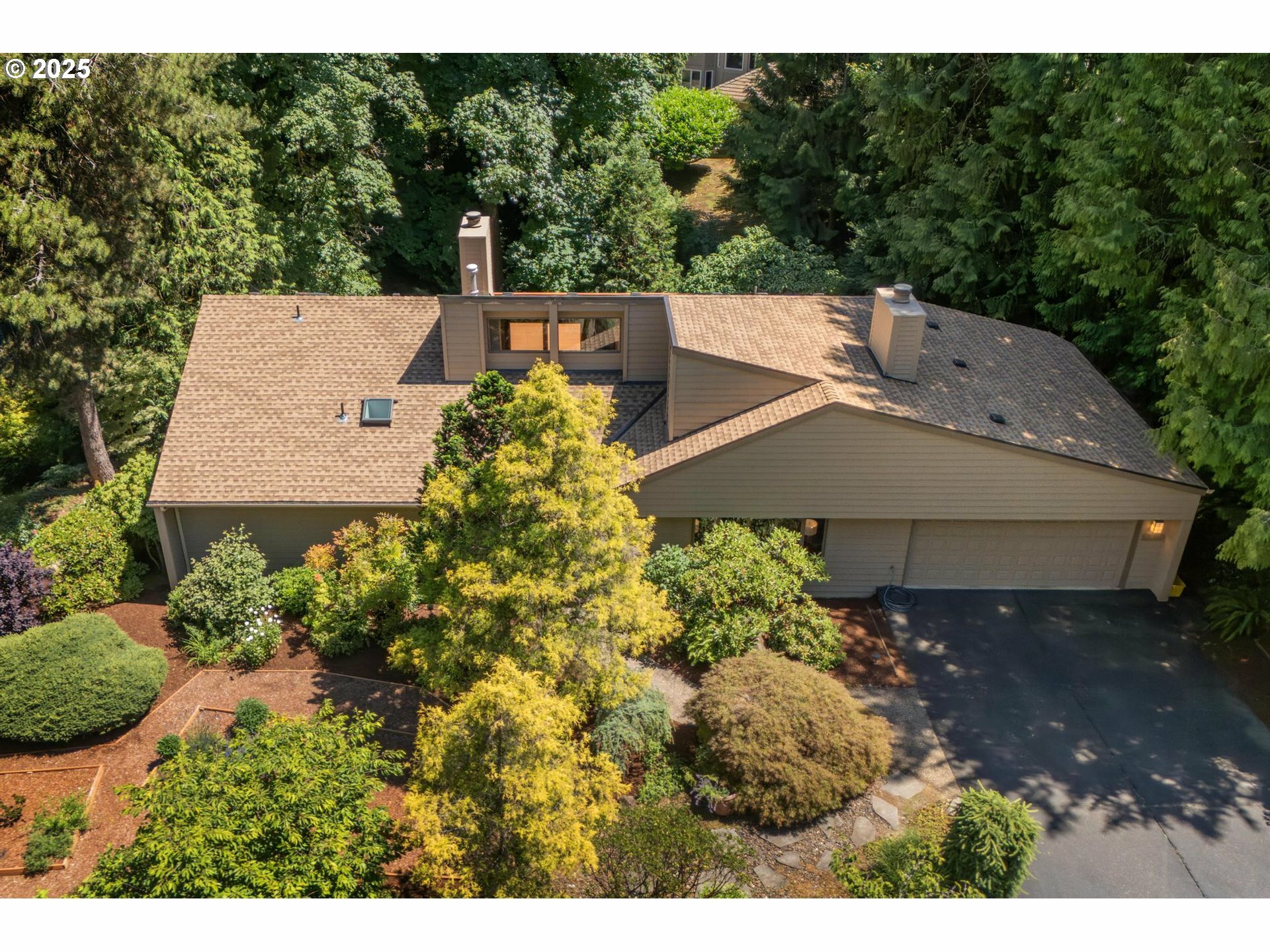 Property Photo: 1320 SW Kari Ln OR 97219