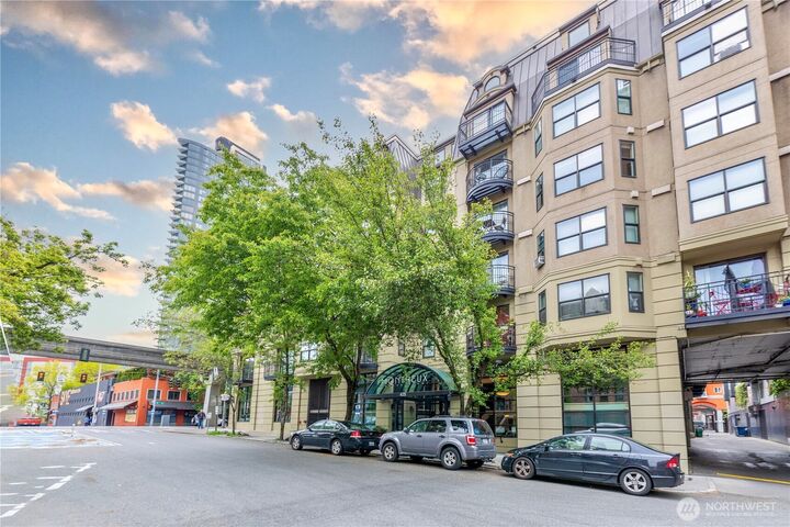 Property Photo:  425  Vine Street 703  WA 98121 