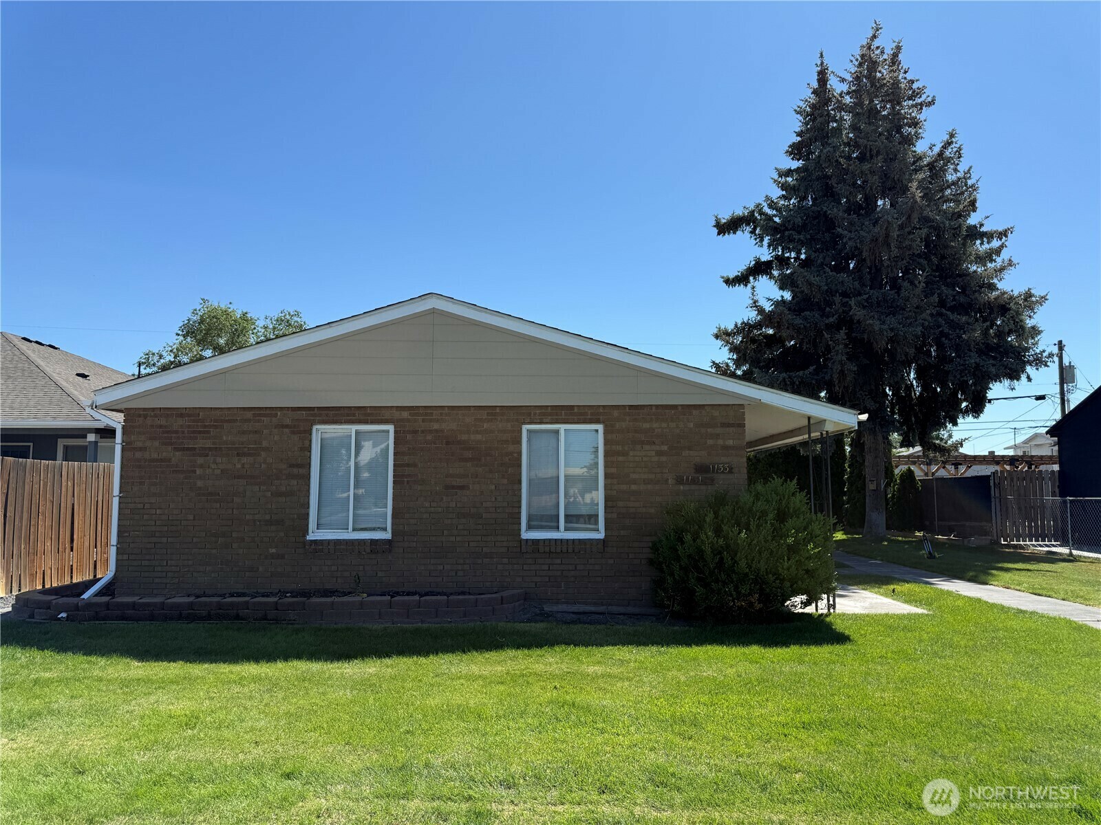 Property Photo: 1131 1133 W Ivy Avenue WA 98837
