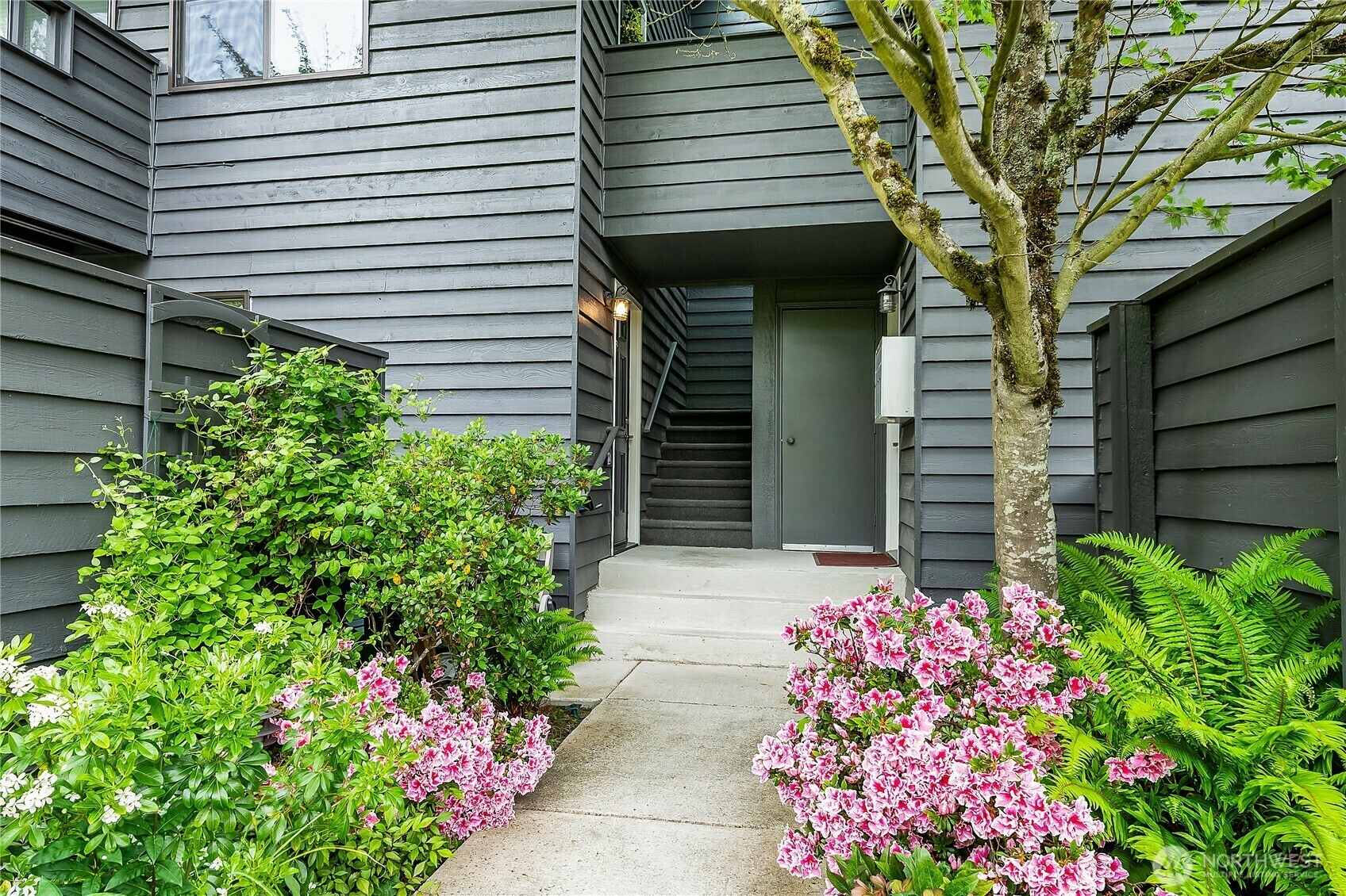 Property Photo: 6533 106th Avenue NE D WA 98033