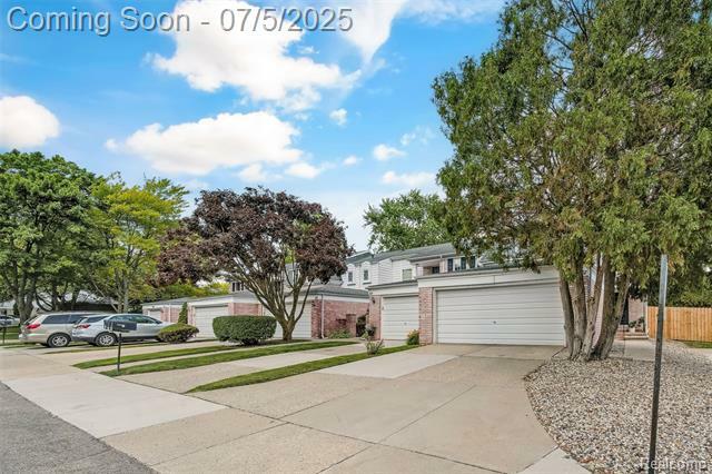 Property Photo: 161 Stratford Lane MI 48309