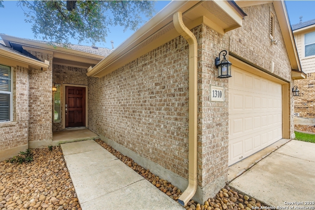 Property Photo: 1310 Mineral Hills TX 78260