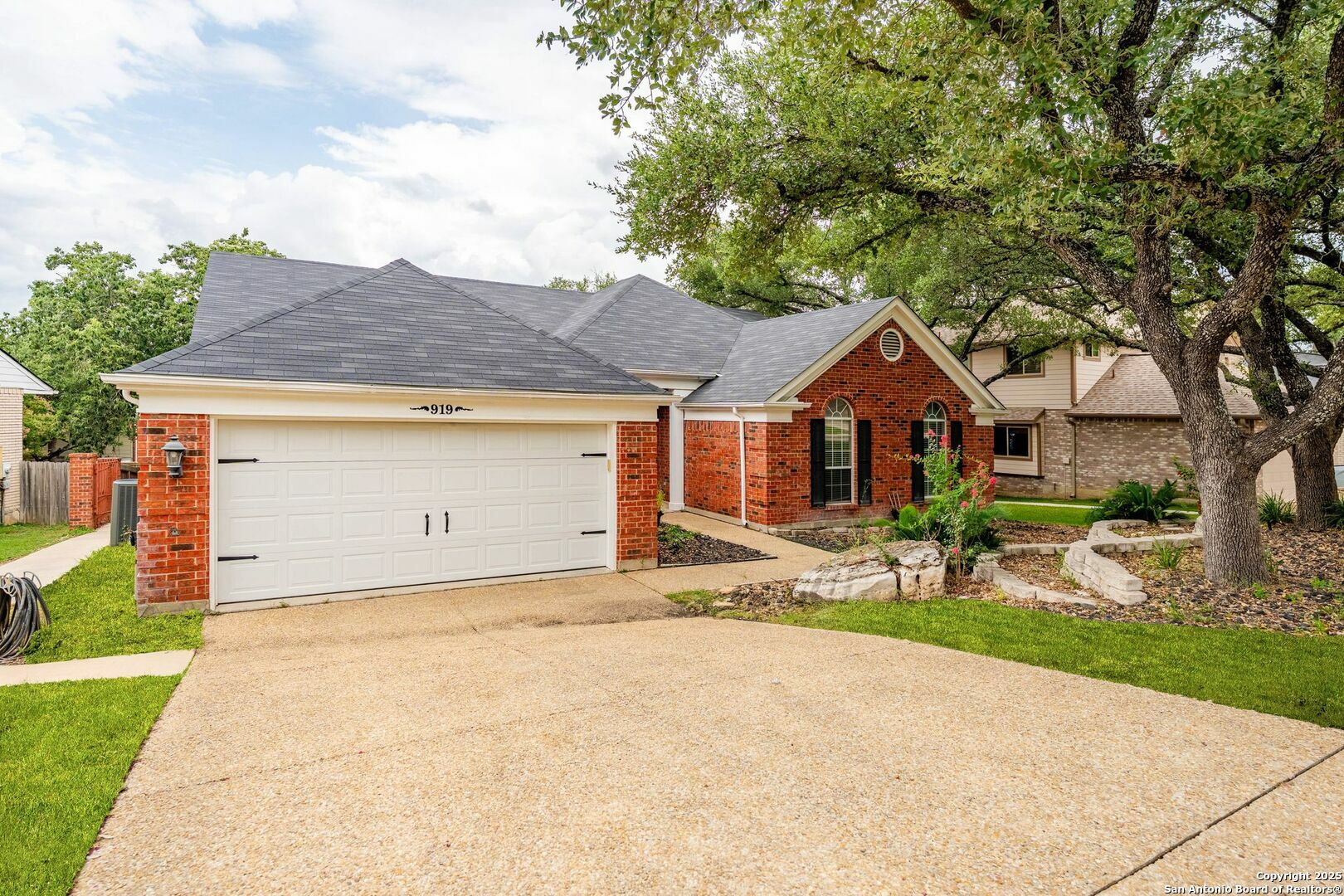 Property Photo: 919 Lightstone Dr TX 78258