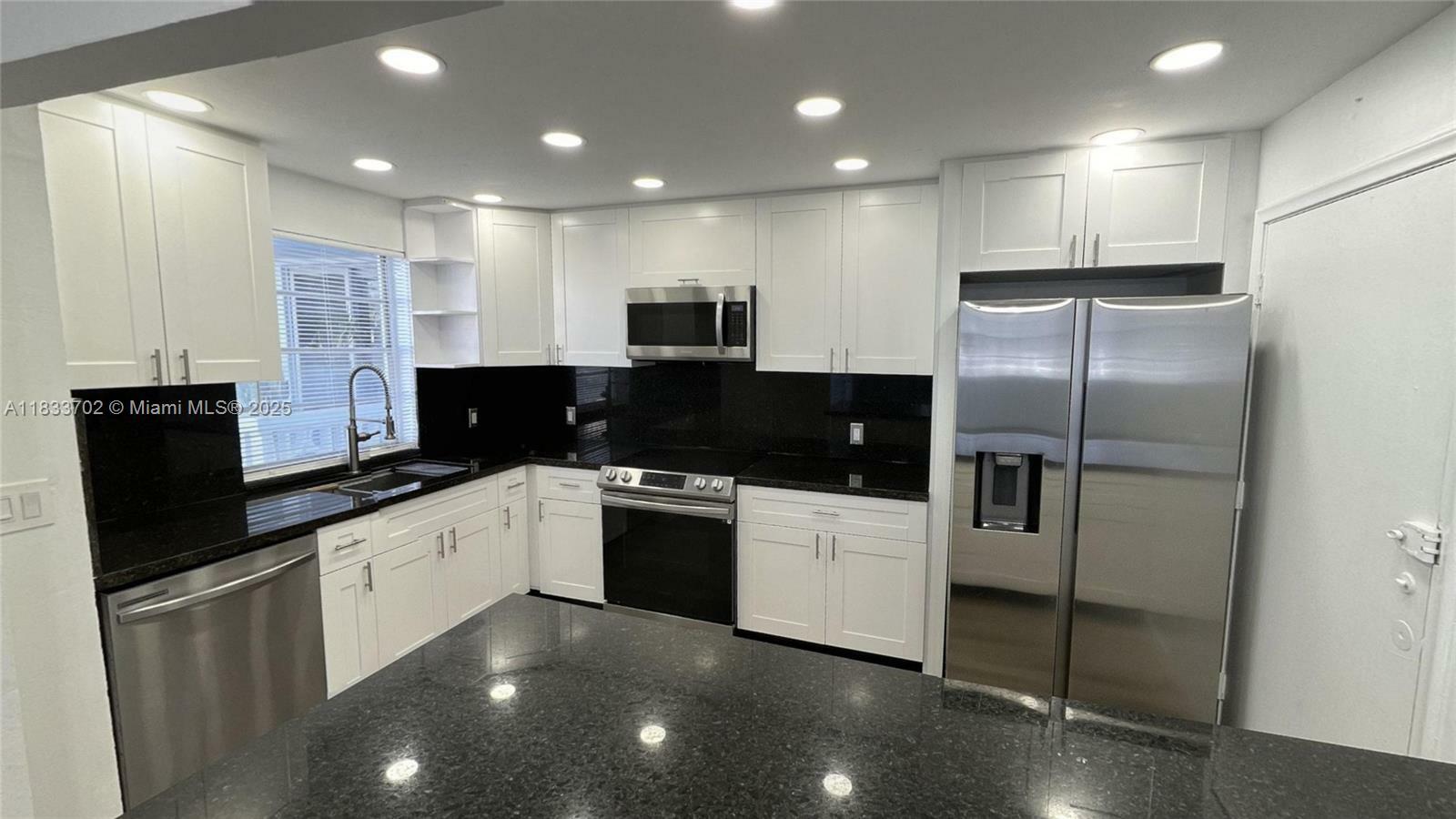 1020 Meridian Ave 201  Miami Beach FL 33139 photo