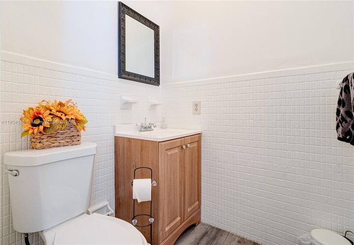 Property Photo: 502-504 Phippen Waiters Rd 3 FL 33004