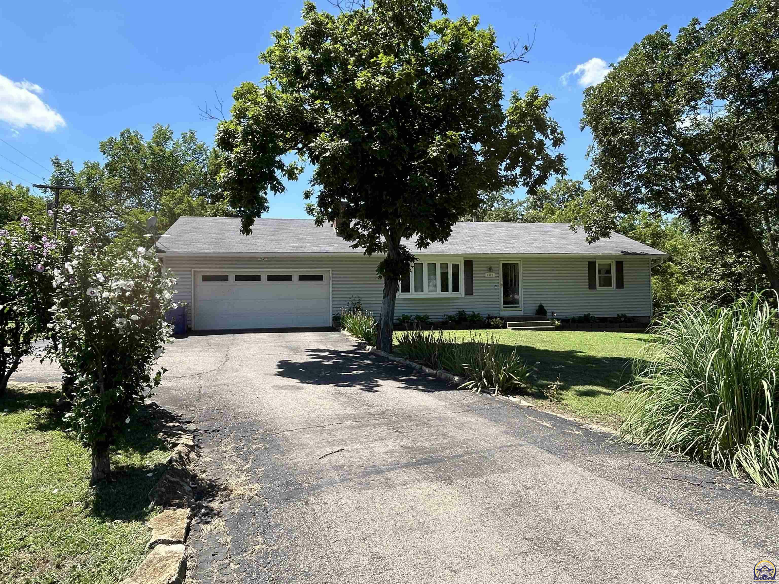 8597 Oak Point Rd  Ozawkie KS 66070 photo