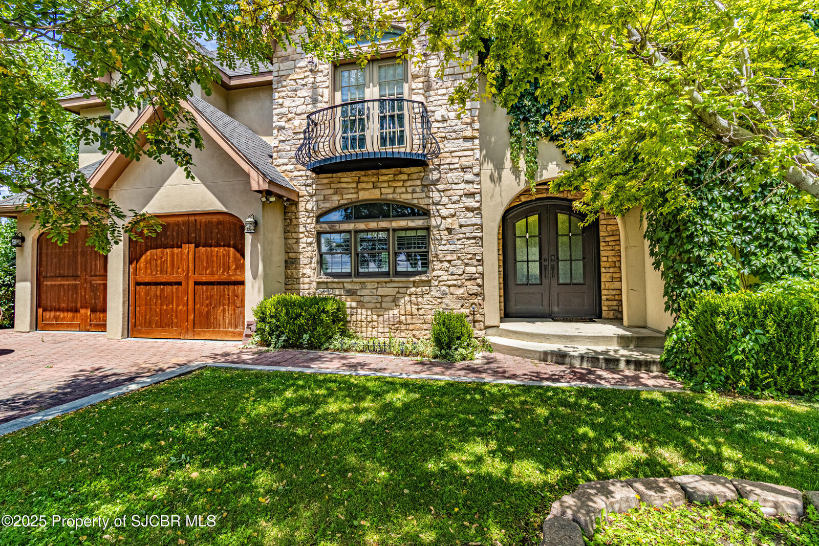 Property Photo:  636 Ridge Lea Court  NM 87401 