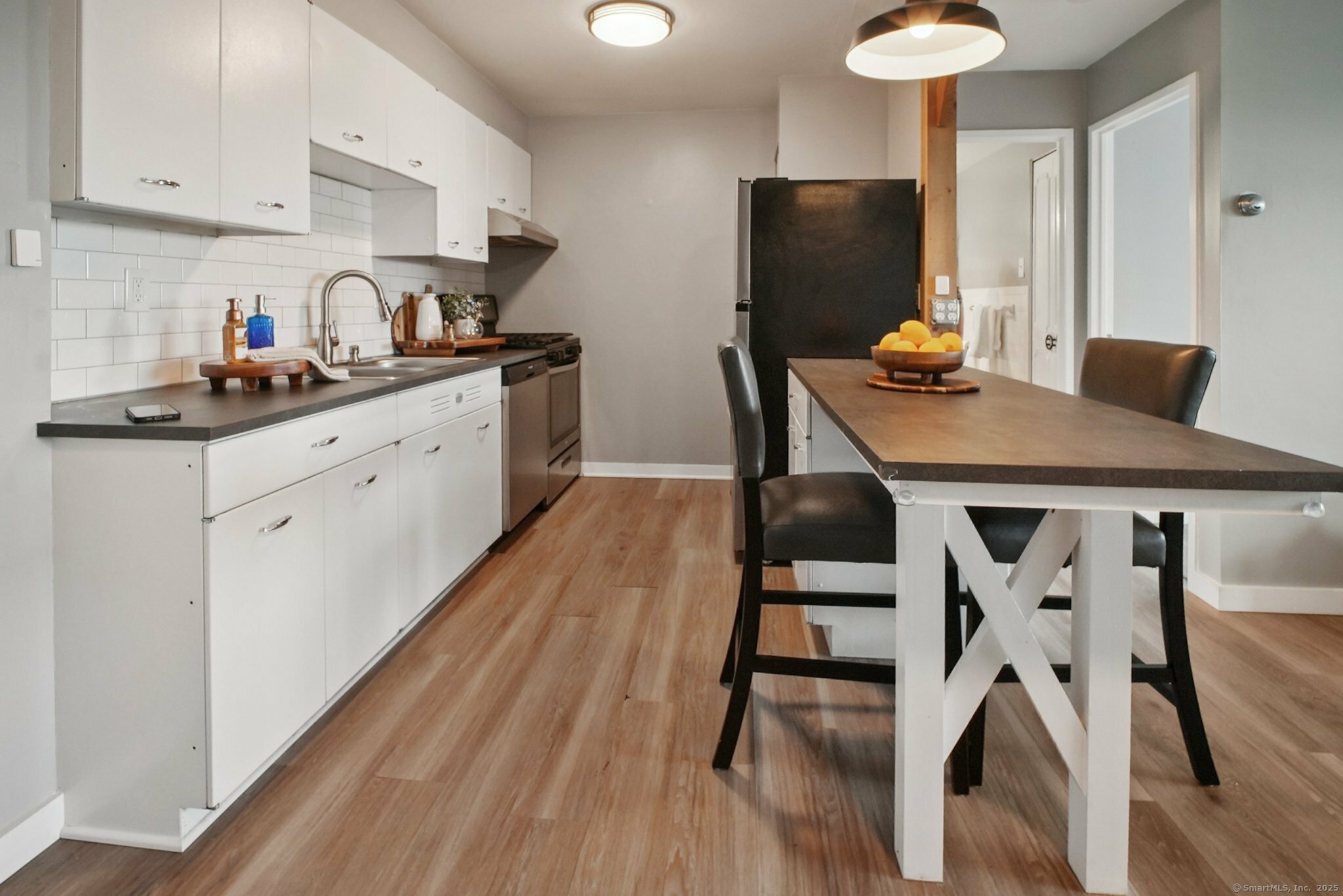 Property Photo:  30 Woodland Street Apt 9E  CT 06105 