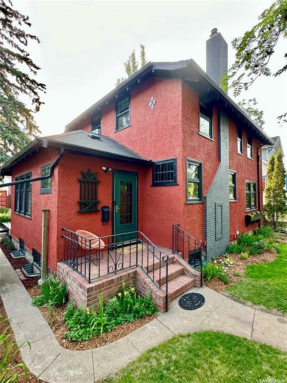 307 H Avenue N  Saskatoon SK S7L 2B9 photo