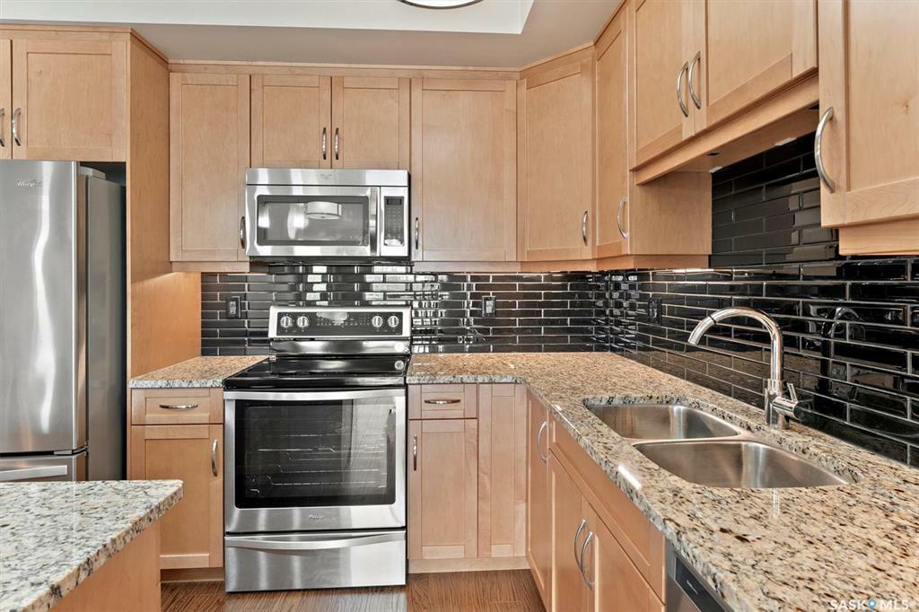 Property Photo: 1015 Moss Avenue 308 SK S7H 4J3