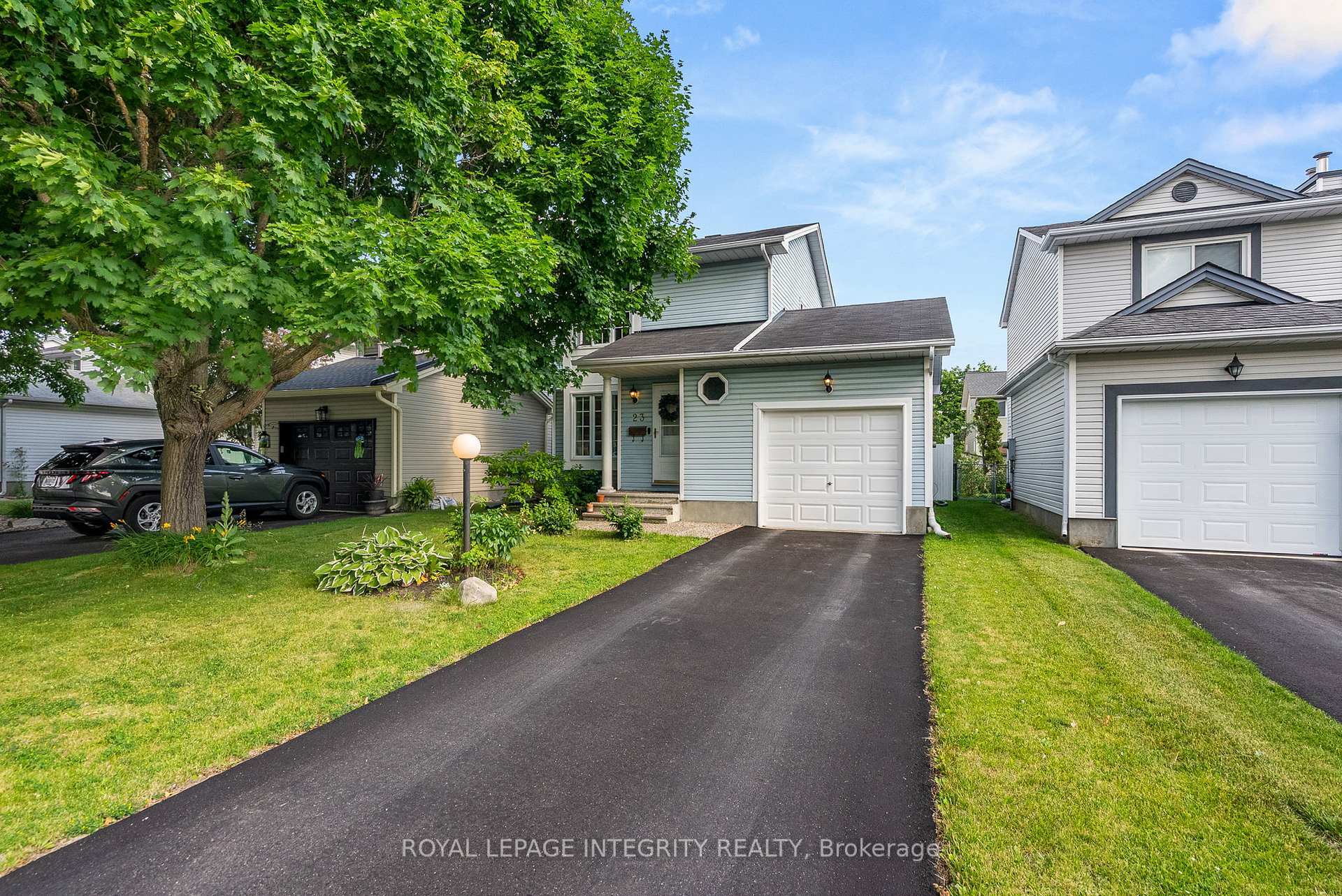 Property Photo: 23 Peacock Crescent ON K2J 3P1