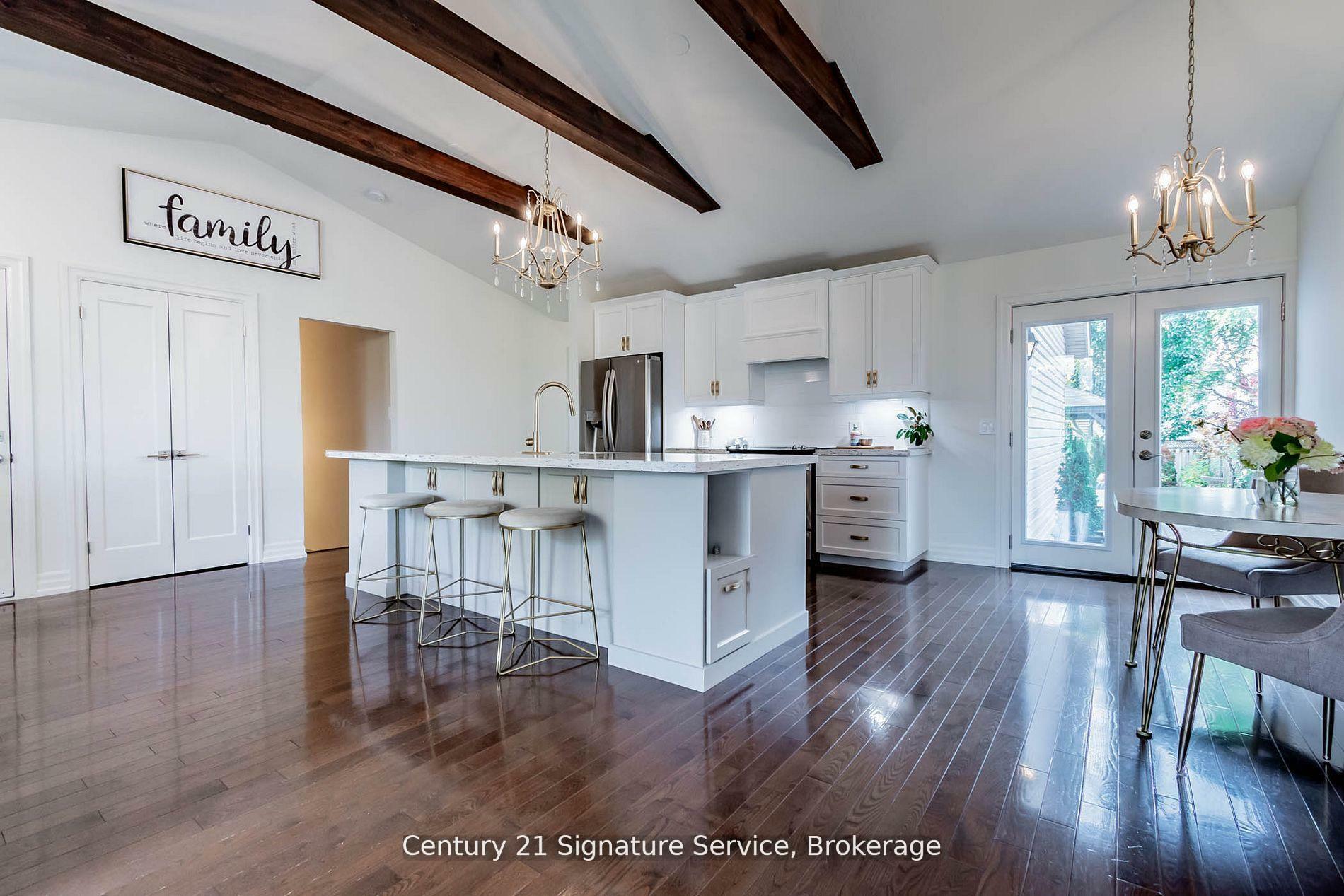 Property Photo: 5132 Meadowood Lane ON L0R 1B8