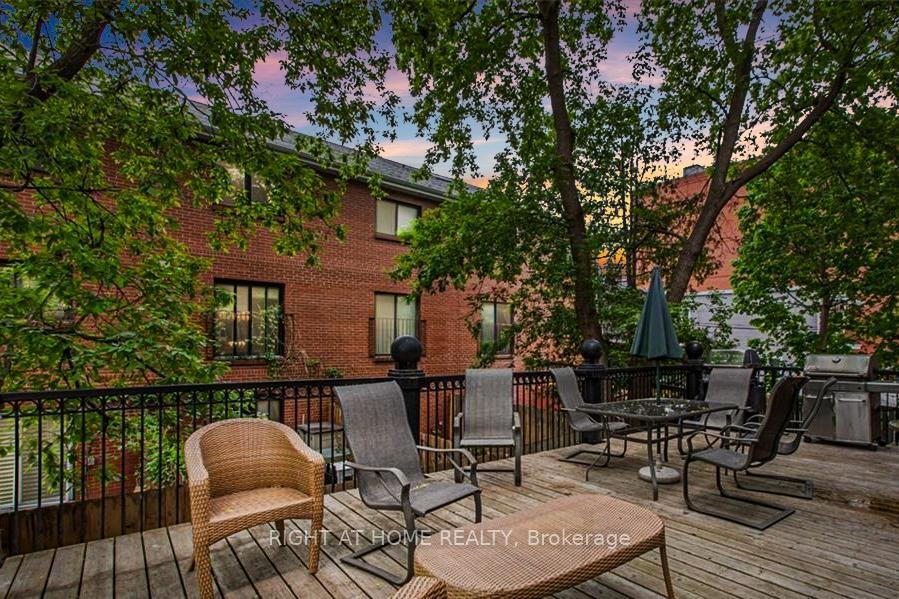 Property Photo: 313 St Patrick Street #H ON K1N 5K6