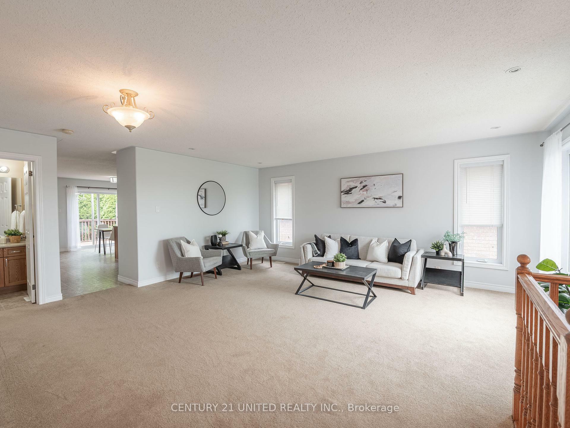 Photo de la propriété: 111 Milroy Drive ON K9H 7T2