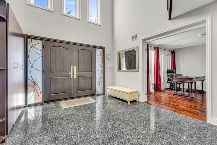 Photo de la propriété:  373 Firglen Ridge  ON L4L 1N6 
