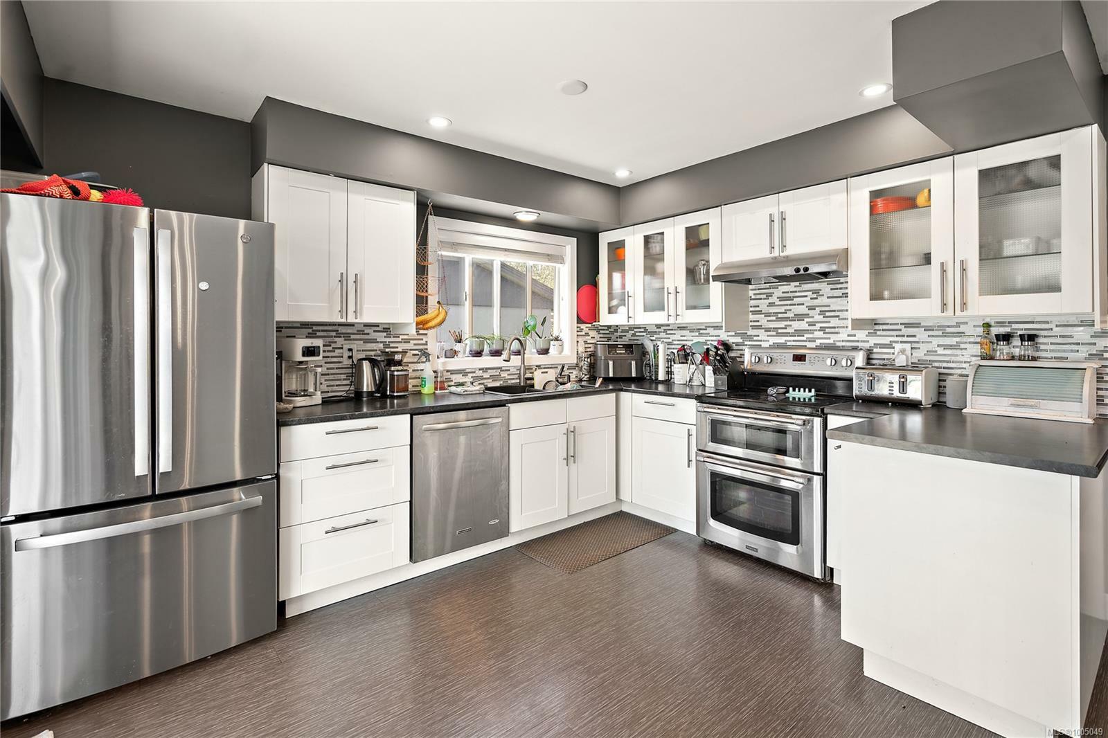 Property Photo: 2015 Linda Pl BC V8L 2N4