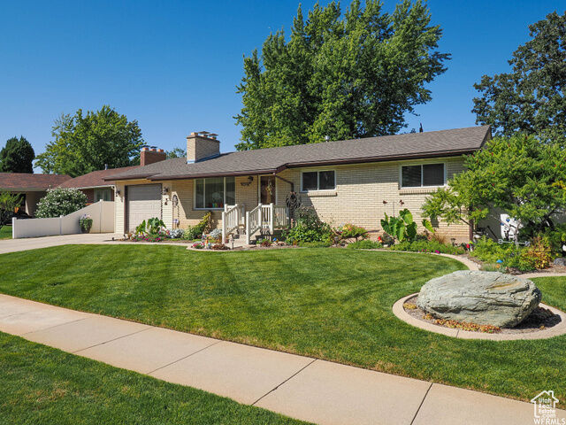 Property Photo: 1602 S 550 W UT 84087