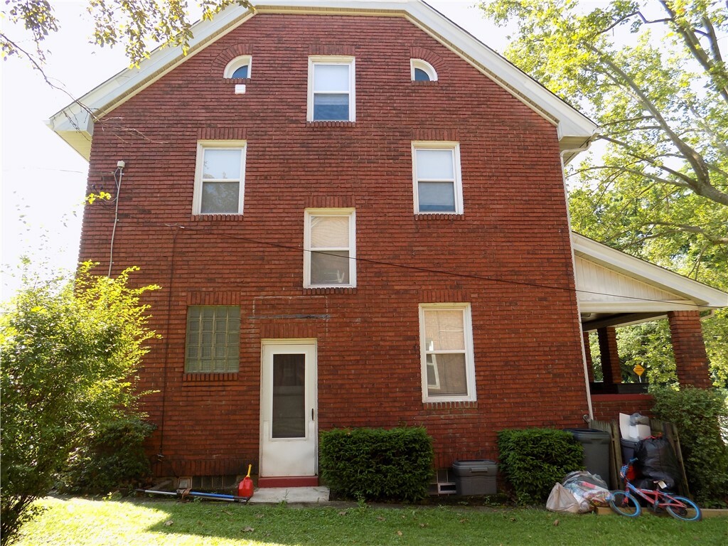 Property Photo: 437 Green St PA 15120