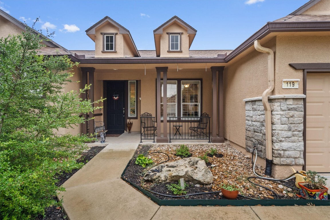 Property Photo: 119 Daisy Path TX 78633