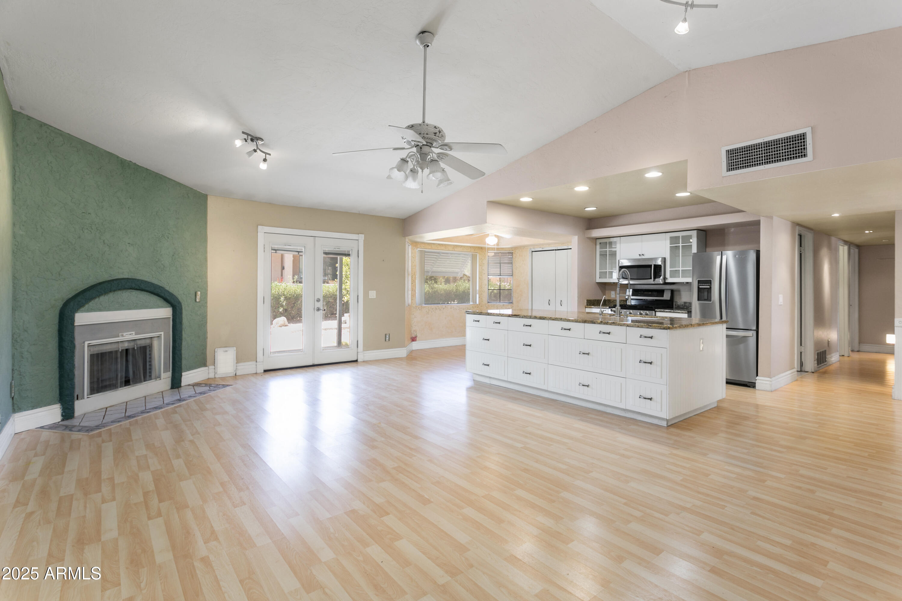 Property Photo:  1837 E Presidio Road  AZ 85022 