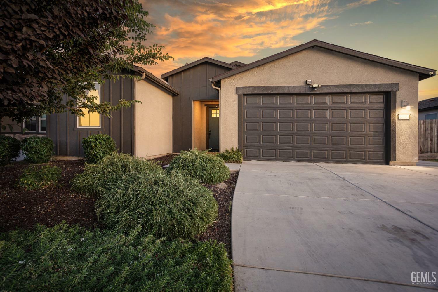 Property Photo: 6111 Cardano Avenue CA 93313
