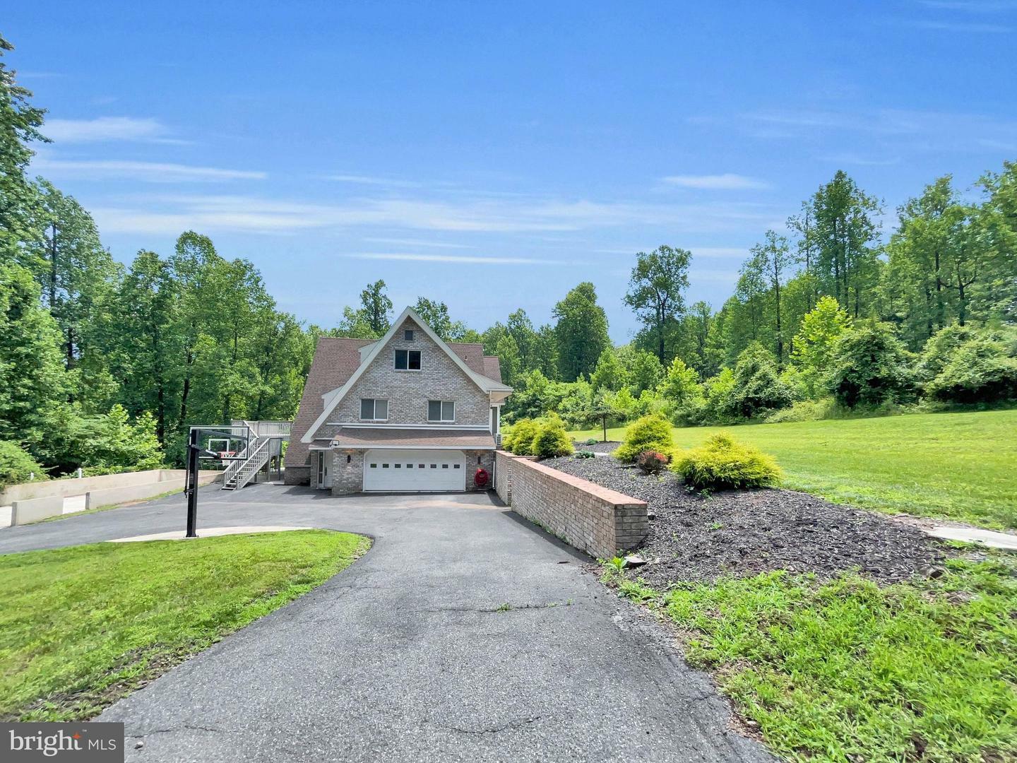 Property Photo: 665 Fairmont Avenue PA 19540