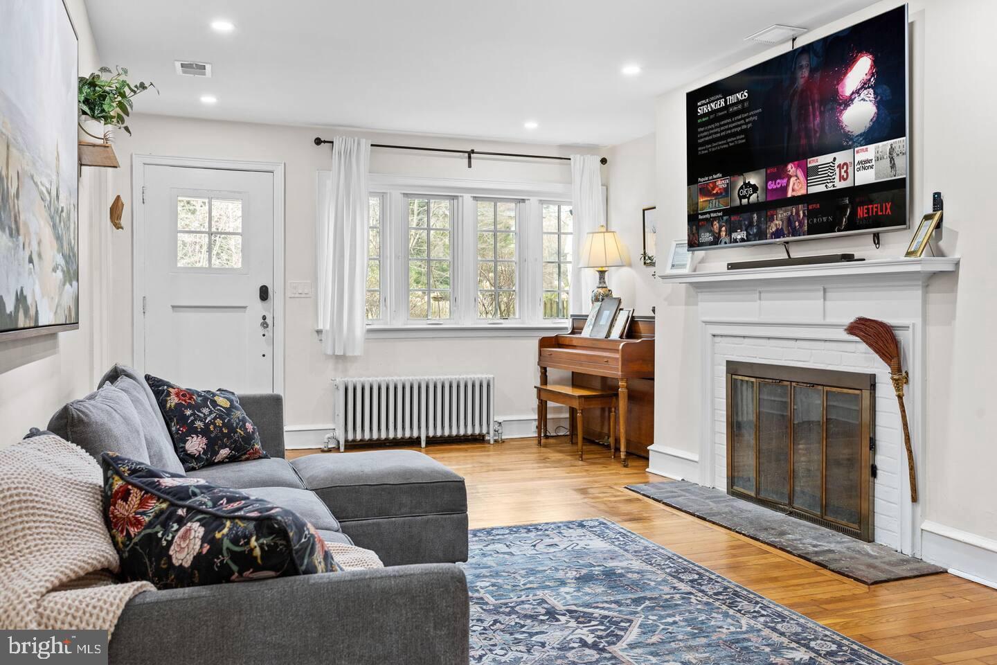 Property Photo:  500 Spring Lane  PA 19038 