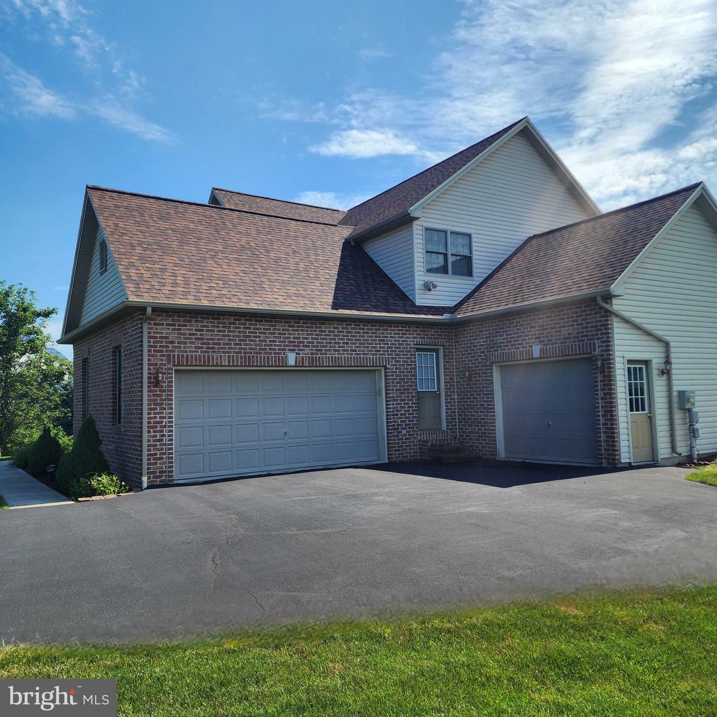 Property Photo: 5255 Aldersgate Circle PA 17050