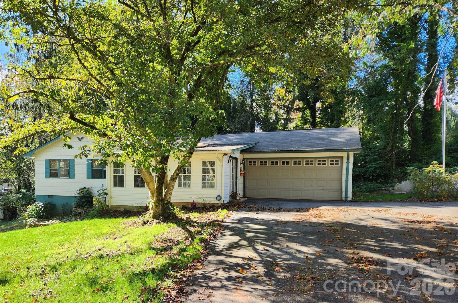 Property Photo:  18 Peaceful Valley Lane  NC 28731 