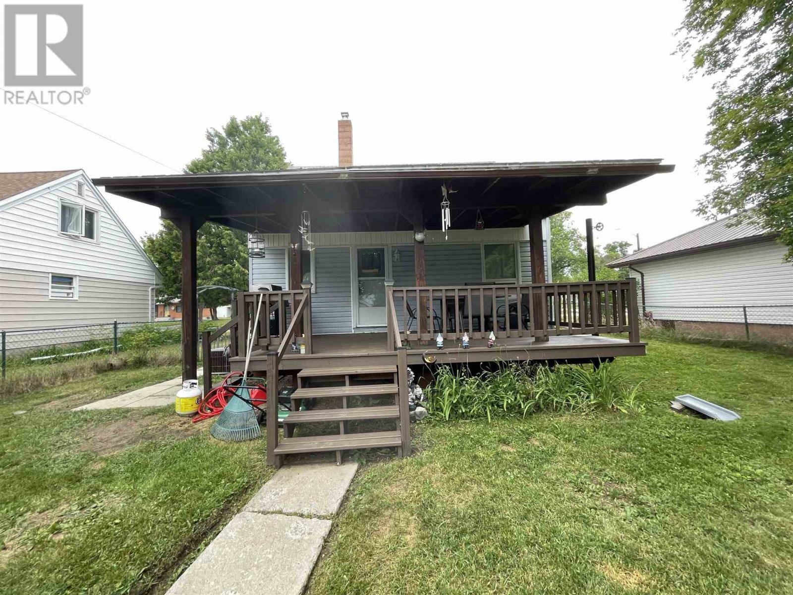 Property Photo: 182 St. Charles Street ON P8N 1L8