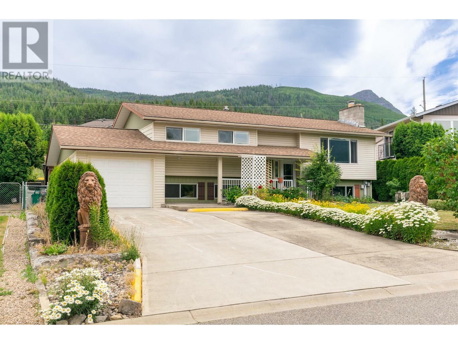 1150 22 Avenue Southwest  Salmon Arm BC V1E 1N1 photo
