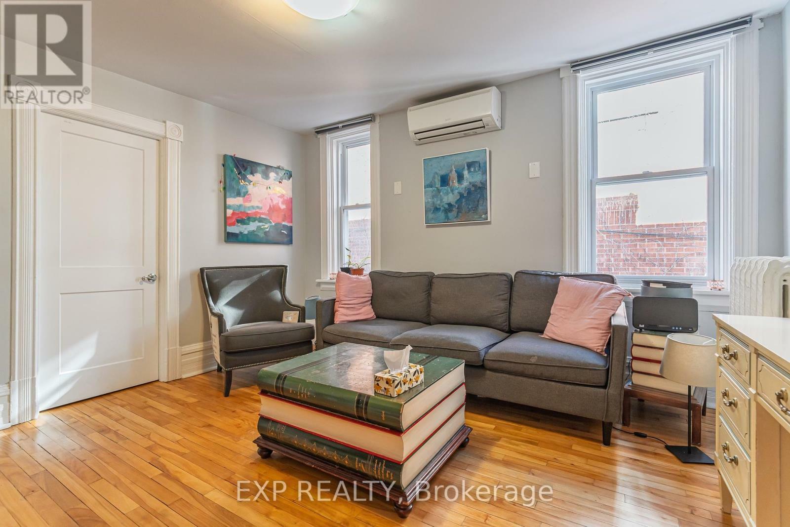 Property Photo: 52 St Andrew Street 4 ON K1N 5E9