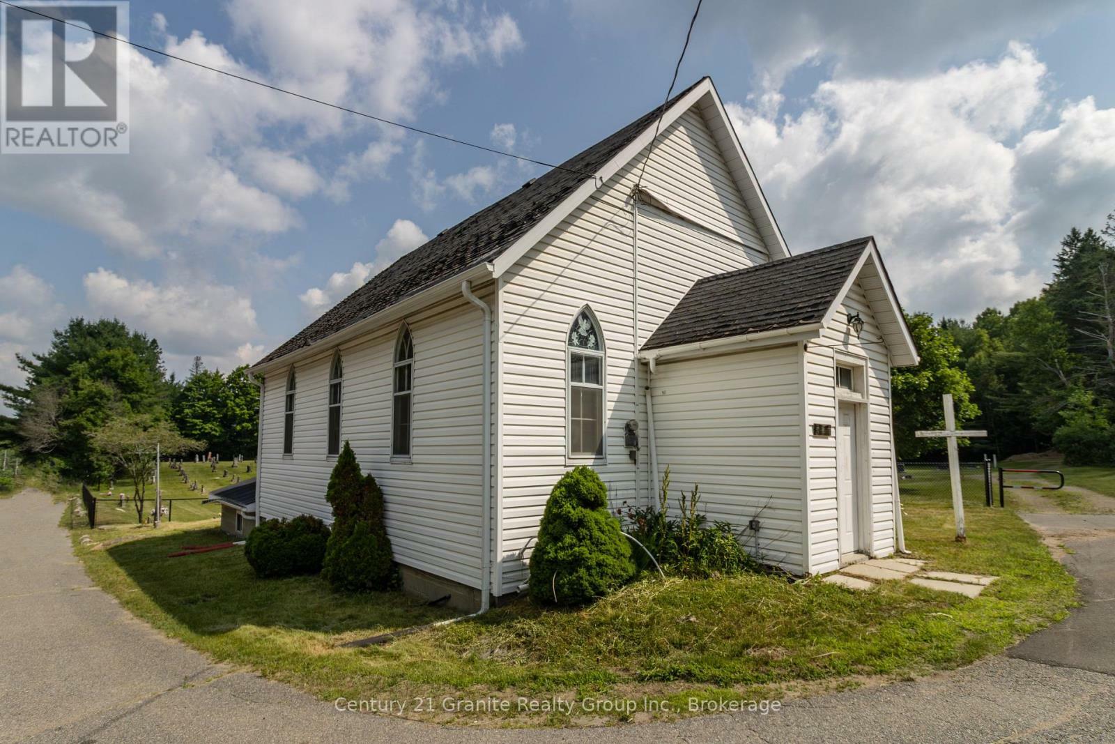 Property Photo: 10961 Highway 118 ON K0M 1J1