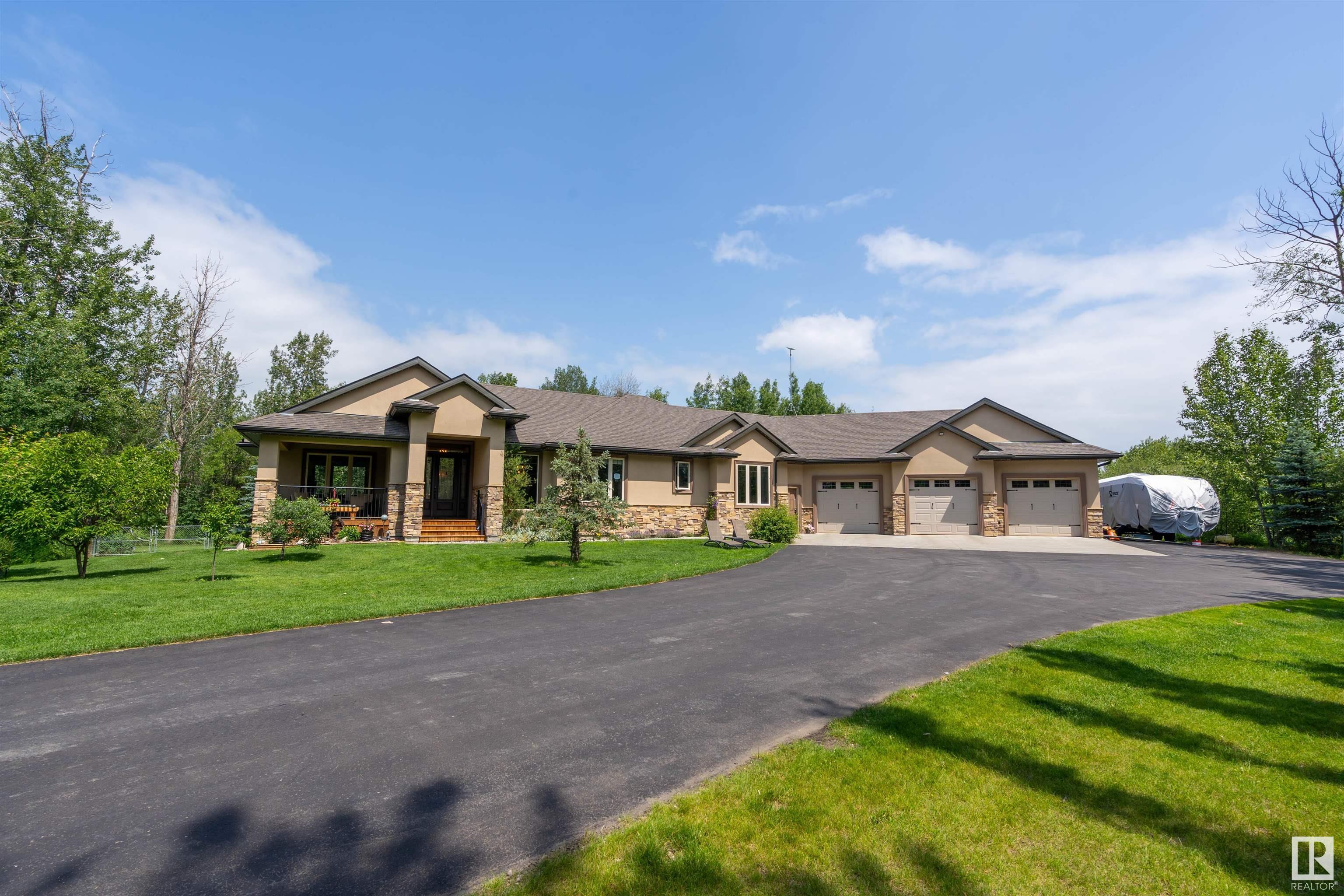 Property Photo: 53522 Rge Road 272 55 AB T7X 2N3