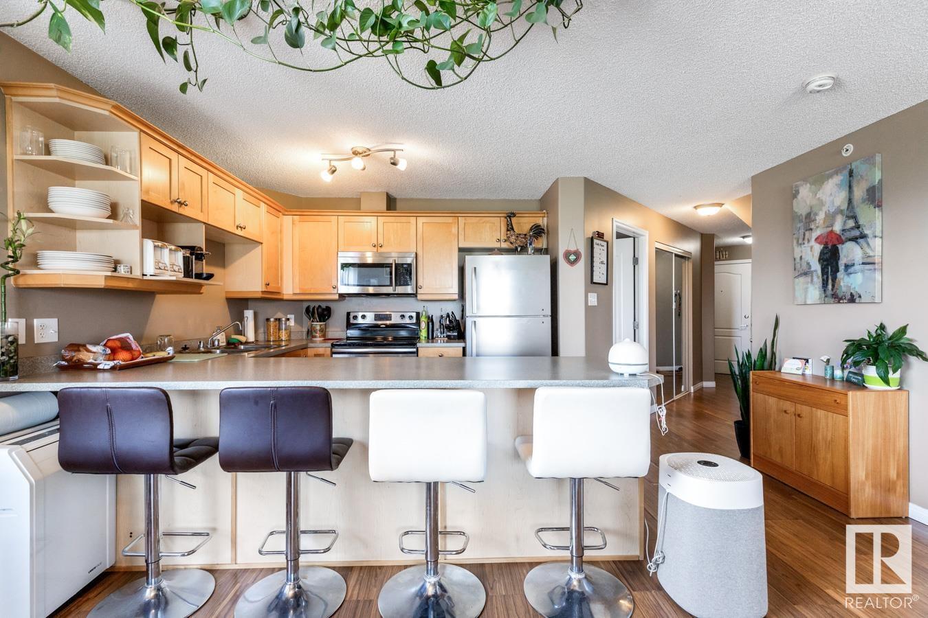 Photo de la propriété: 9363 Simpson Drive NW 1325 AB T6R 0N2