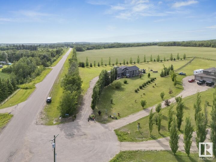 Photo de la propriété: 4 41520 Twp Rd 624 AB T9M 1P3
