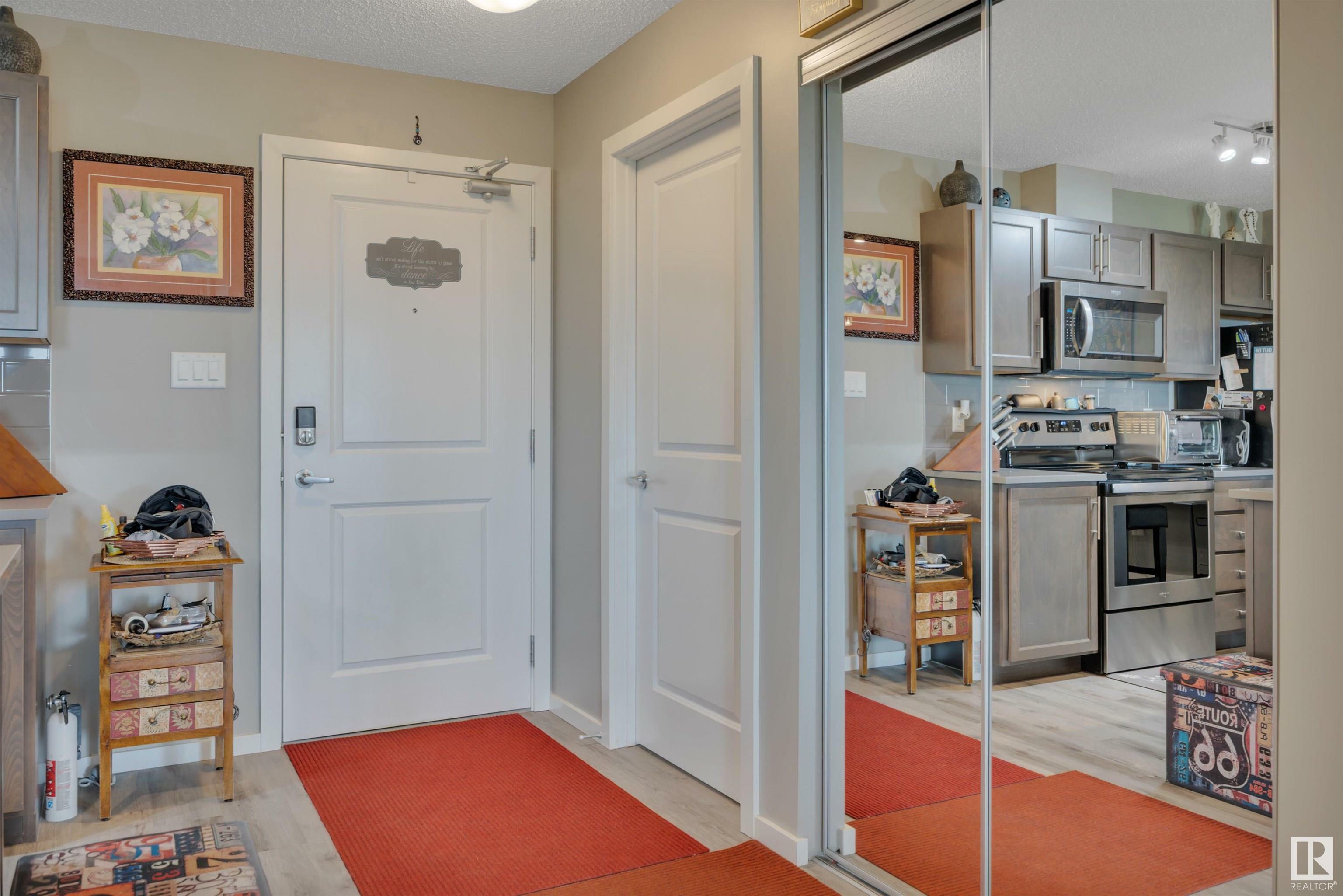 Photo de la propriété:  148 Ebbers Boulevard NW 433  AB T5Y 4A4 