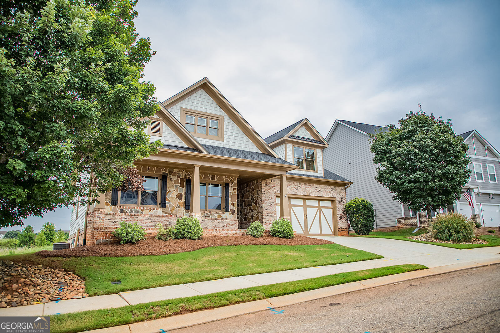 Property Photo: 1211 Hawthorne Circle GA 30650