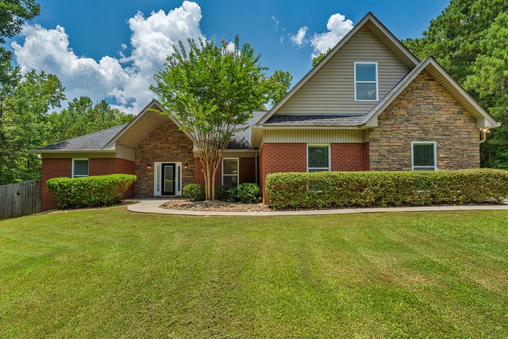 Property Photo:  142 Richardson Court  GA 31808