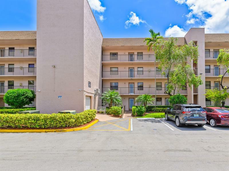 Property Photo: 2748 NW 104th Ave 406 FL 33322