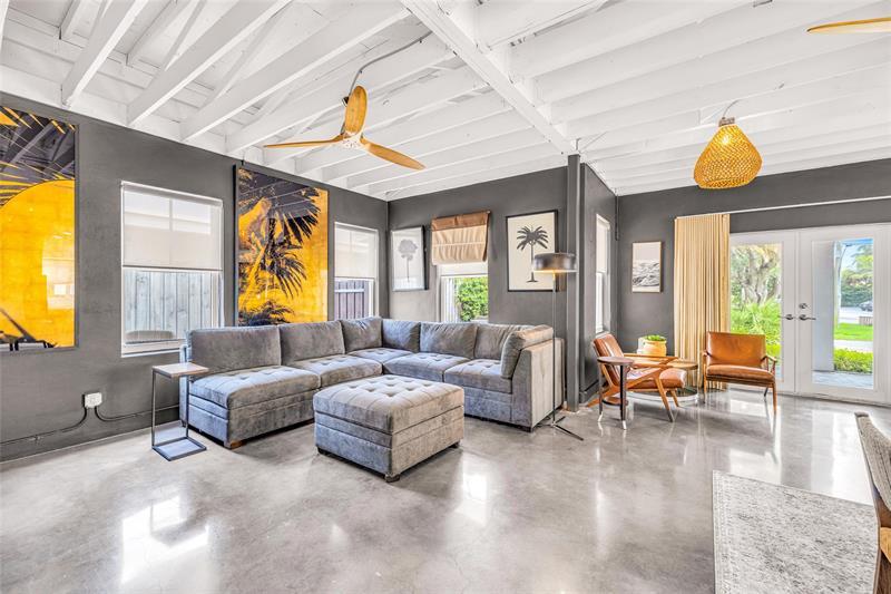 Property Photo:  11 SE 13th St  FL 33316 