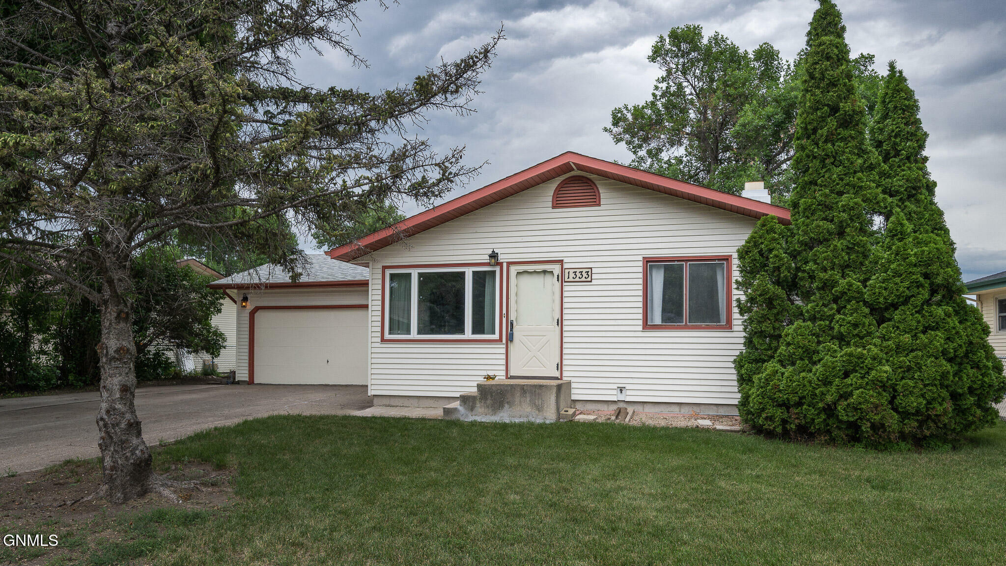 Property Photo: 1333 Columbia Drive ND 58504