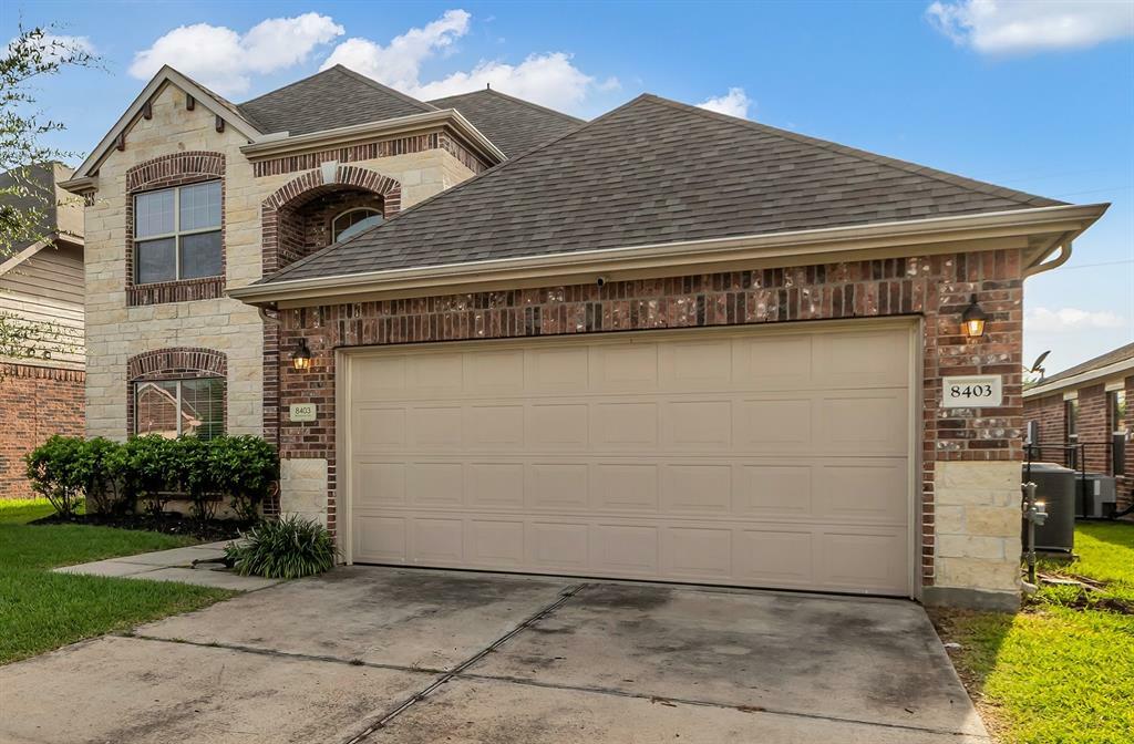 Property Photo: 8403 Broadleaf Avenue TX 77521