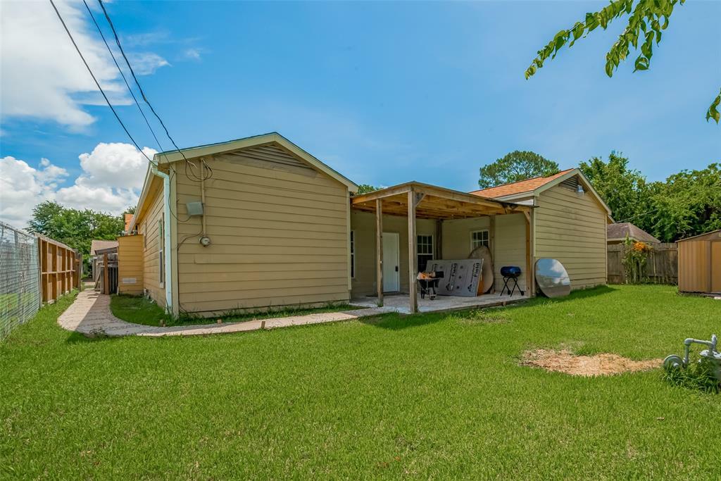 Property Photo: 1907 Kentucky Street TX 77520